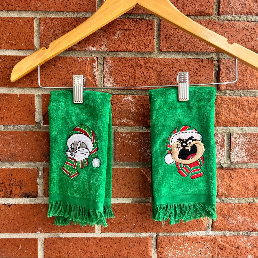 1995 Looney Tunes Holiday Hand Towels Featuring Bugs Bunny and Tasmanian Devil